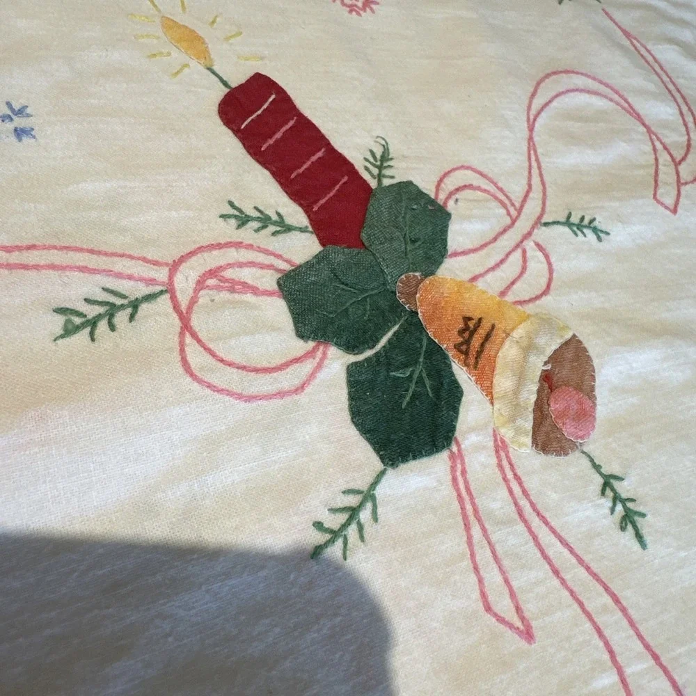 Vintage 1950's Christmas Appliqué‎ & Embroidered Santa TableCloth 112